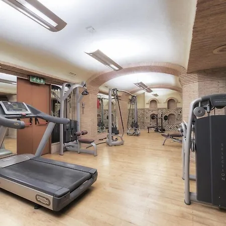 Grand Colony Hotel 3*