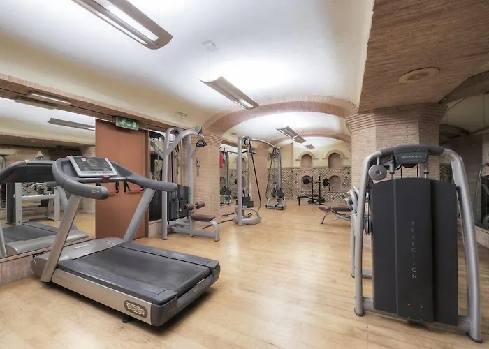 Grand Colony Hotel 3*