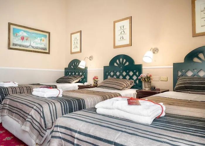 Grand Colony Hotel 3*