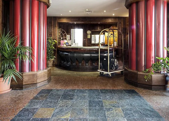 Grand Colony Hotel 3*