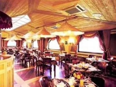 Grand Colony Hotel