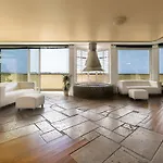 Grand Colony Hotel