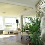 Hotel Grand Colony 3*